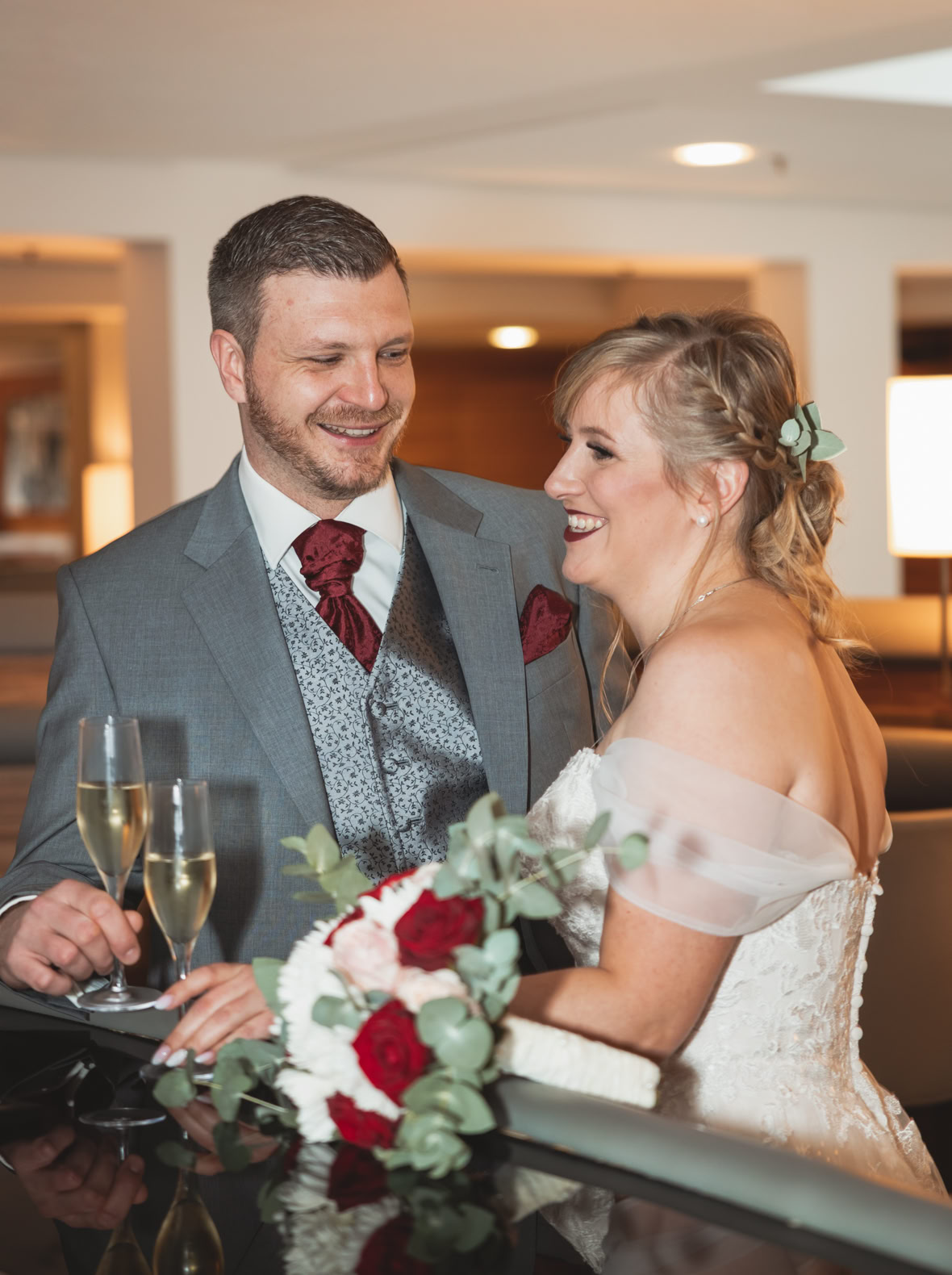 Brautpaar an Hotelbar Marriott Hotel Köln